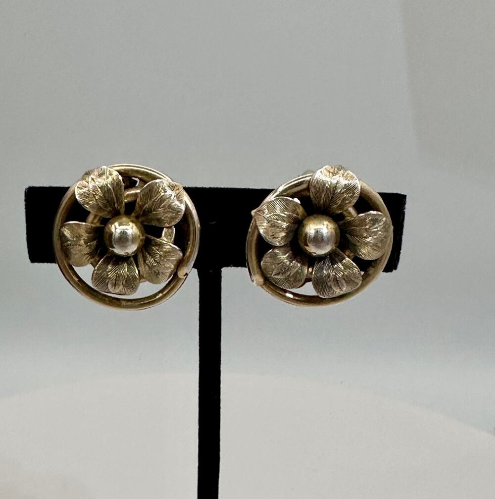 Vintage Gold Tone Floral Clip On Earrings 1" Round Costume Jewelry